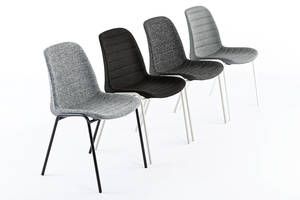 Die Stühle laden auch in großer Zahl zum bequemen Sitzen ein